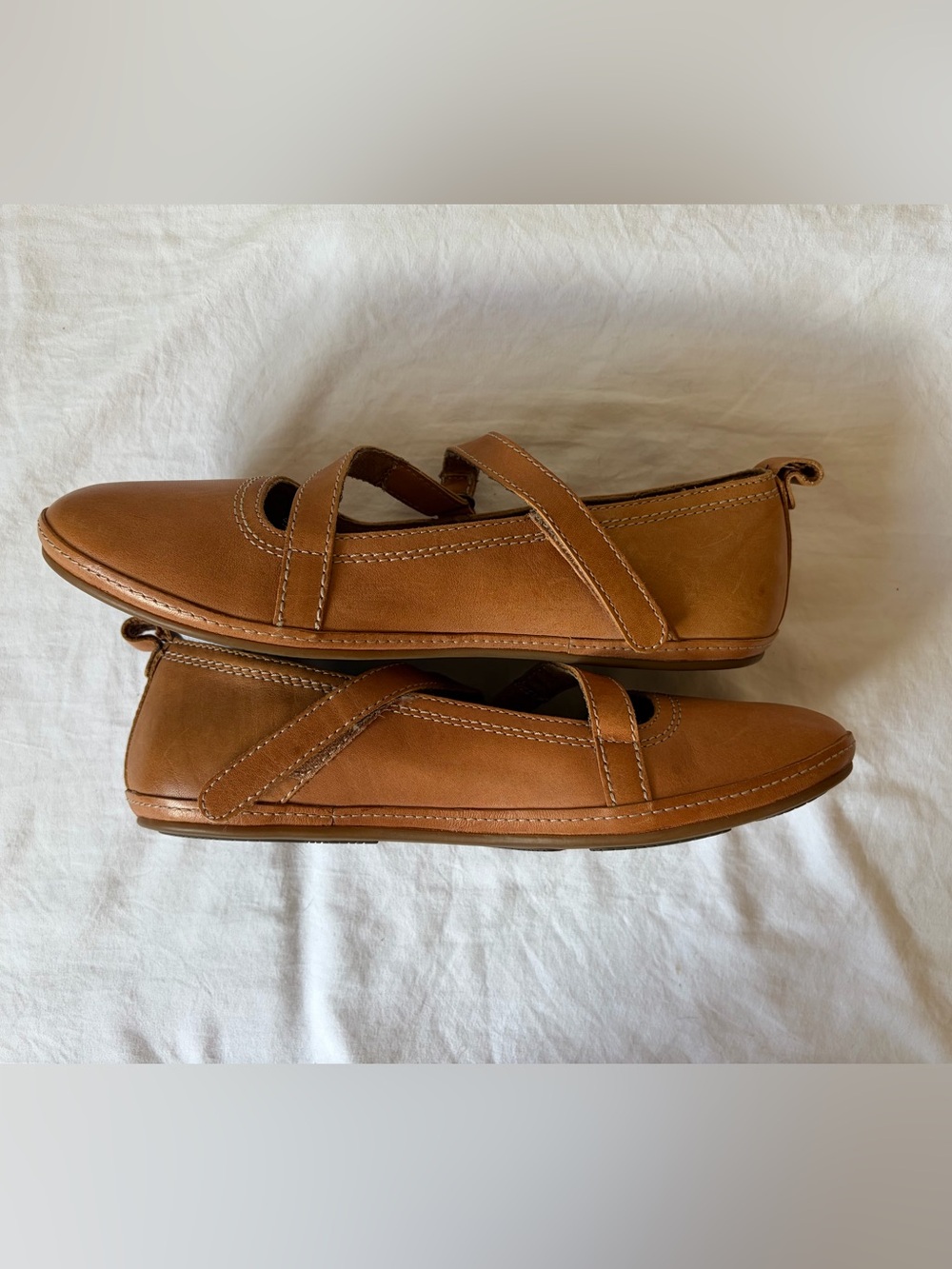 Olukai NWOT Women’s Tan Leather Mary Jane Flats Comfortable Everyday Shoe Sz 9 - Picture 4 of 7